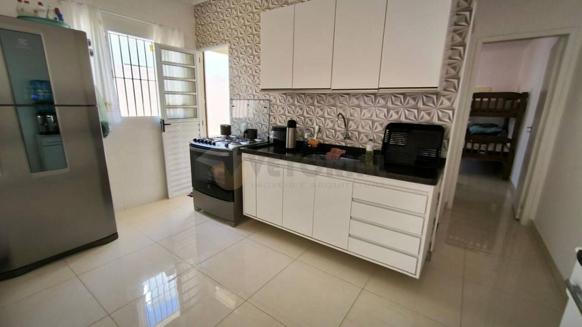 Casa à venda com 2 quartos, 75m² - Foto 13